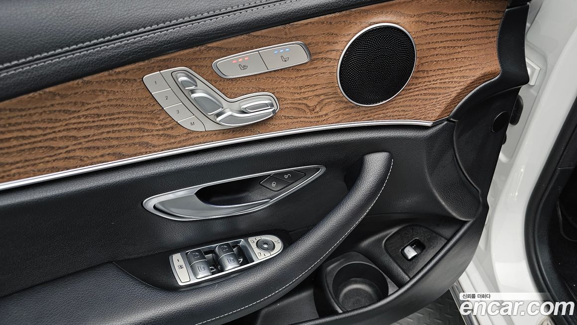 Mercedes-Benz E-Class 2022