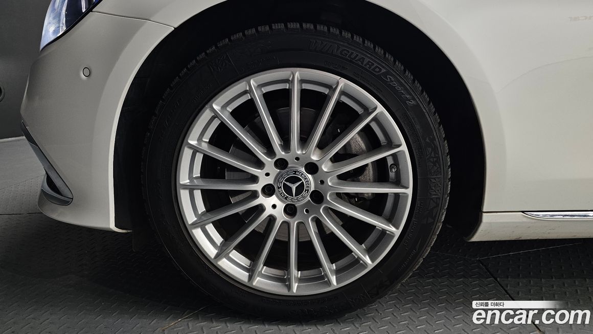 Mercedes-Benz E-Class 2022