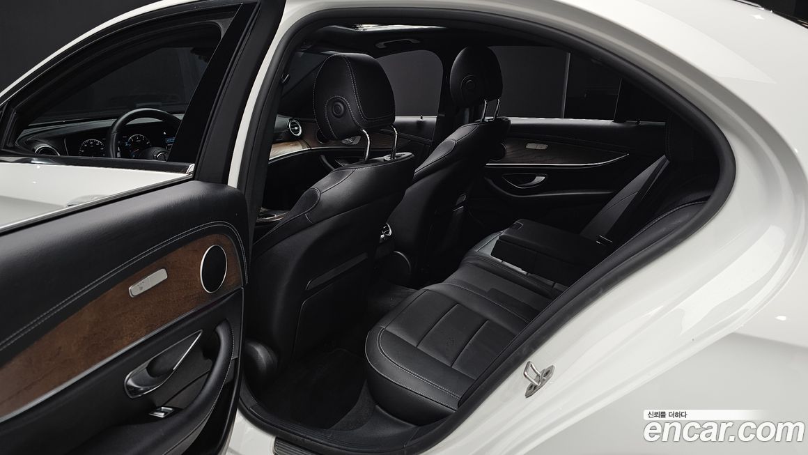 Mercedes-Benz E-Class 2022