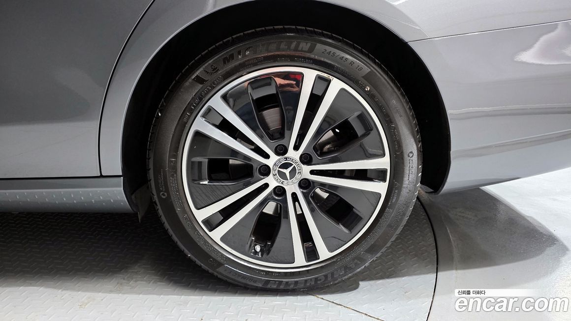 Mercedes-Benz E-Class 2022