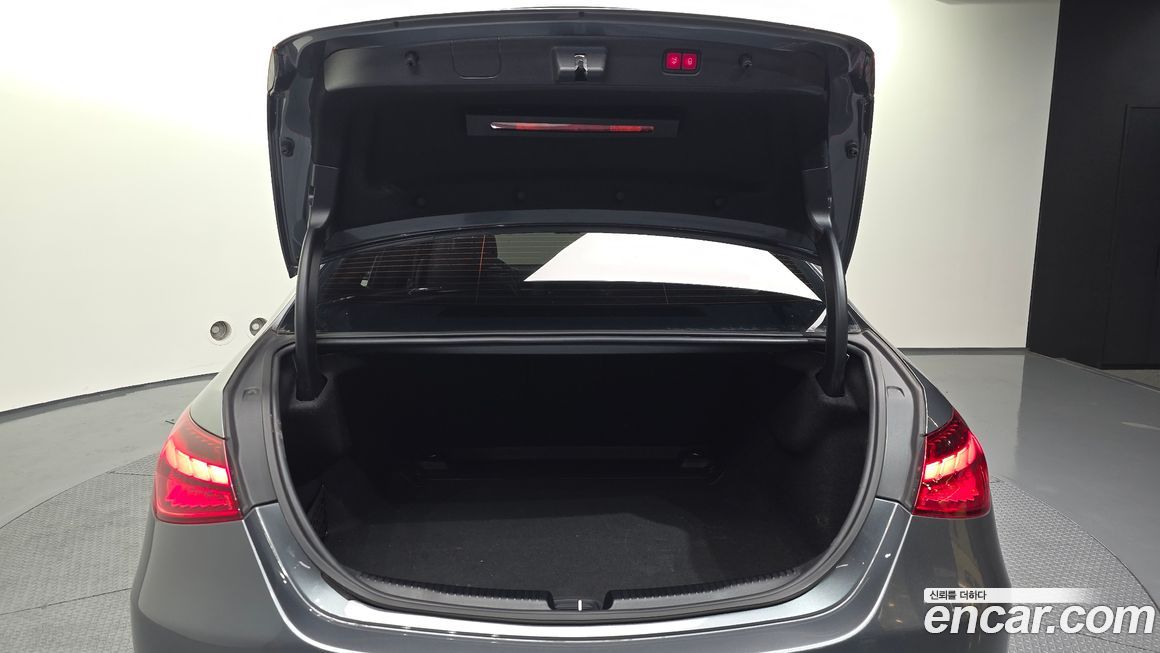 Mercedes-Benz C-Class 2022