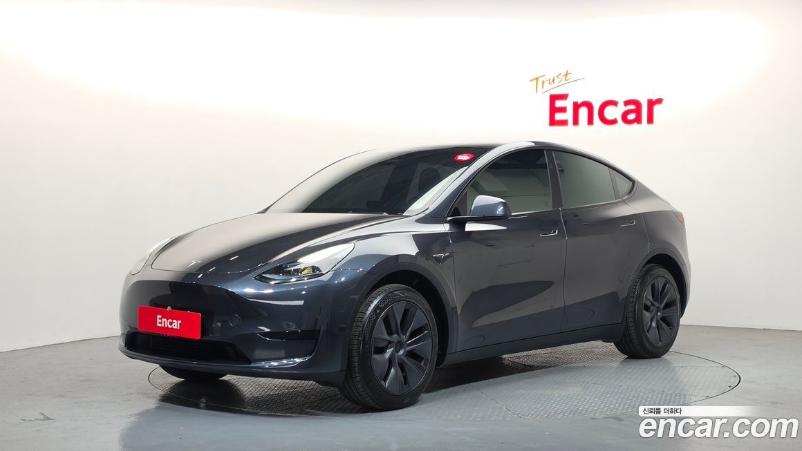 Tesla Model Y 2025