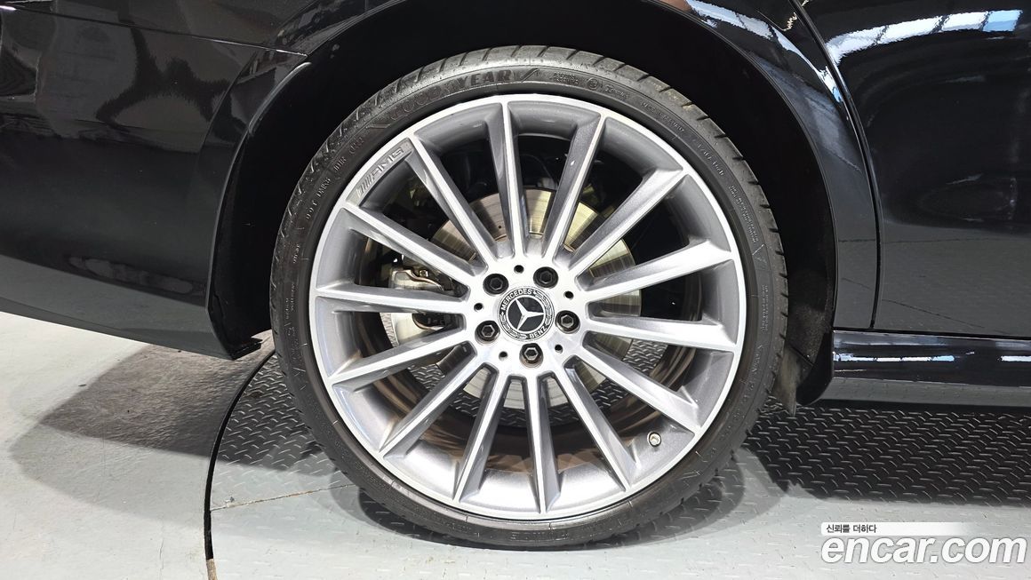 Mercedes-Benz E-Class 2022