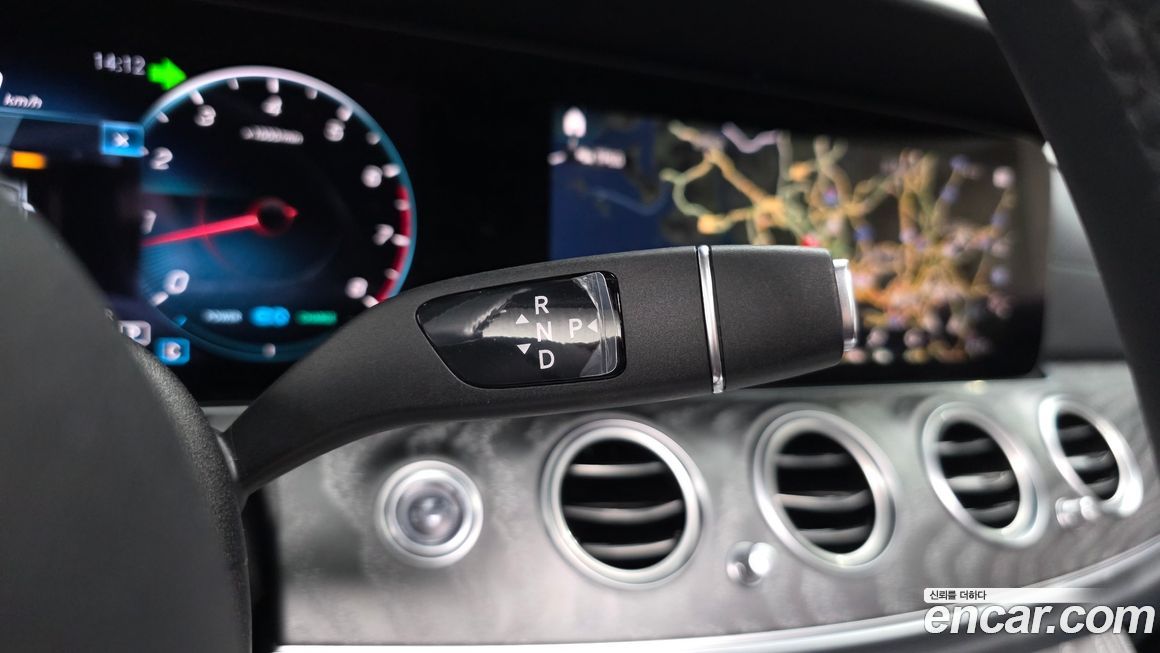 Mercedes-Benz E-Class 2022