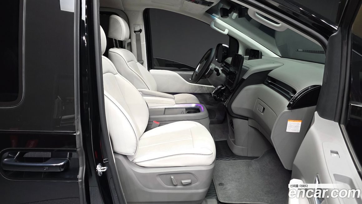 Hyundai Staria 2025