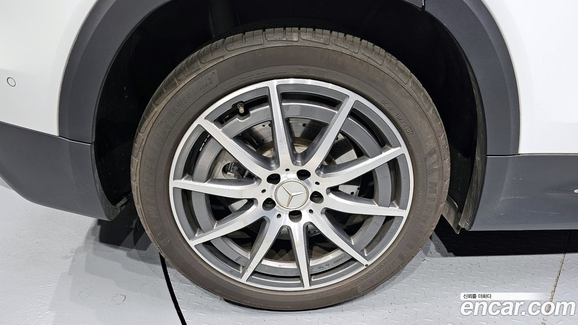 Mercedes-Benz GLB-Class 2023