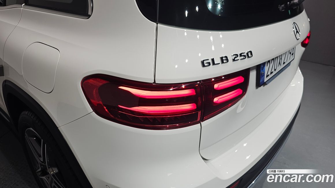 Mercedes-Benz GLB-Class 2025