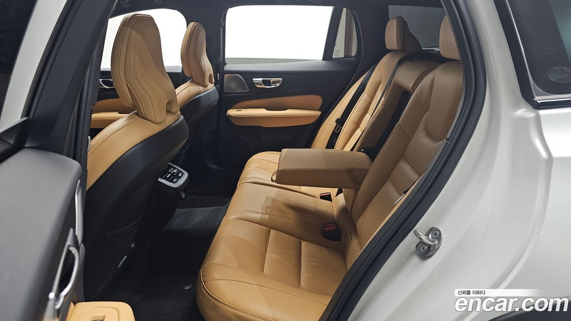 Volvo V60 2024