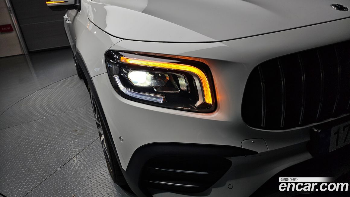 Mercedes-Benz GLB-Class 2023