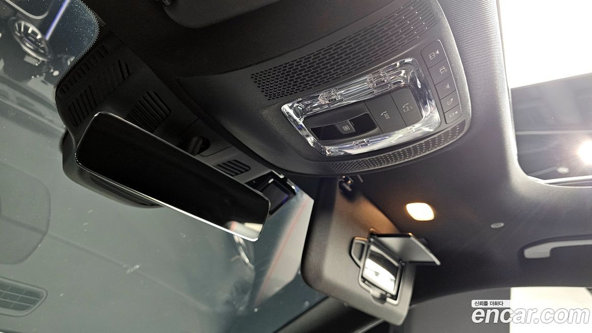 Mercedes-Benz GLB-Class 2023