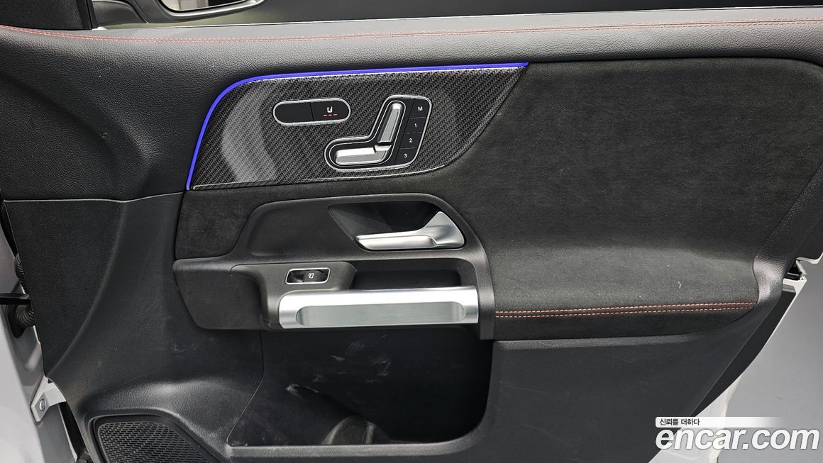 Mercedes-Benz GLB-Class 2023