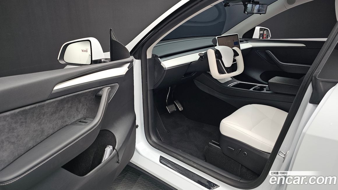 Tesla Model Y 2024