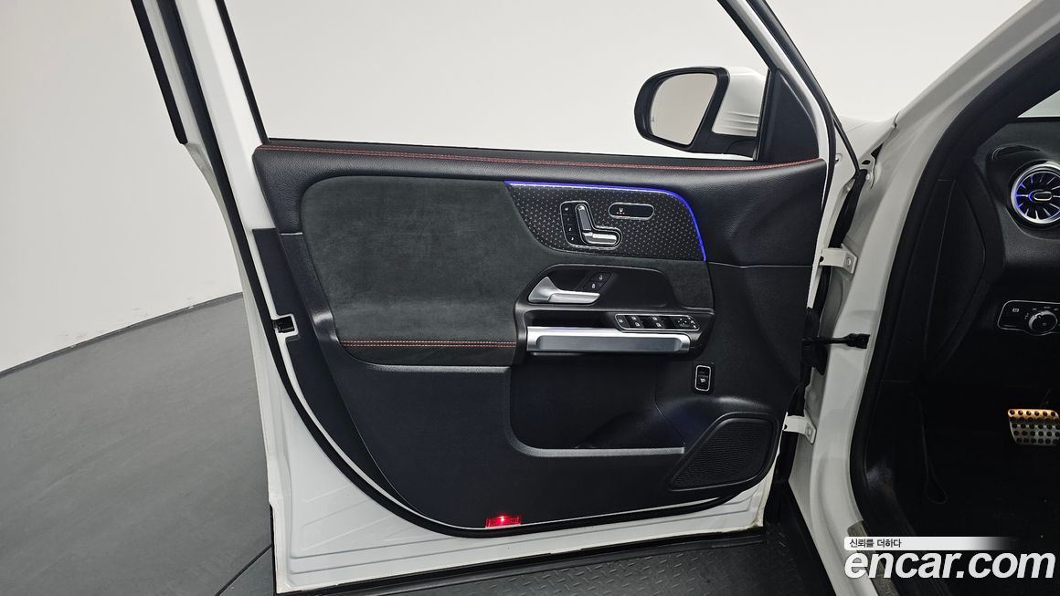 Mercedes-Benz GLB-Class 2025