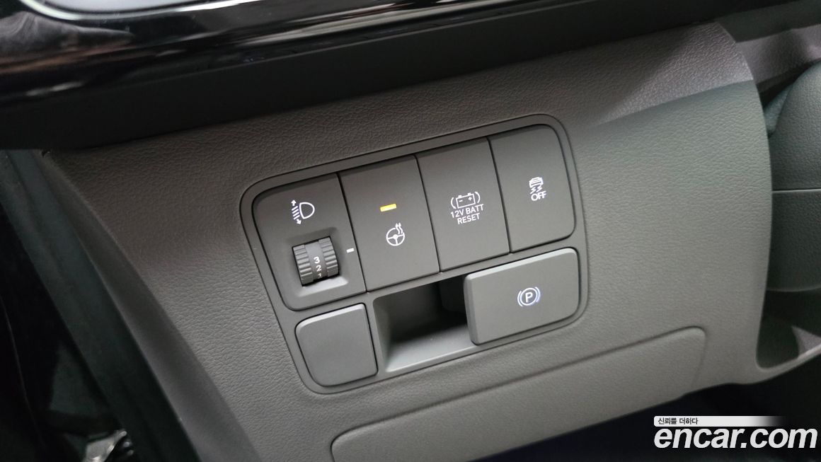 Hyundai Staria 2025