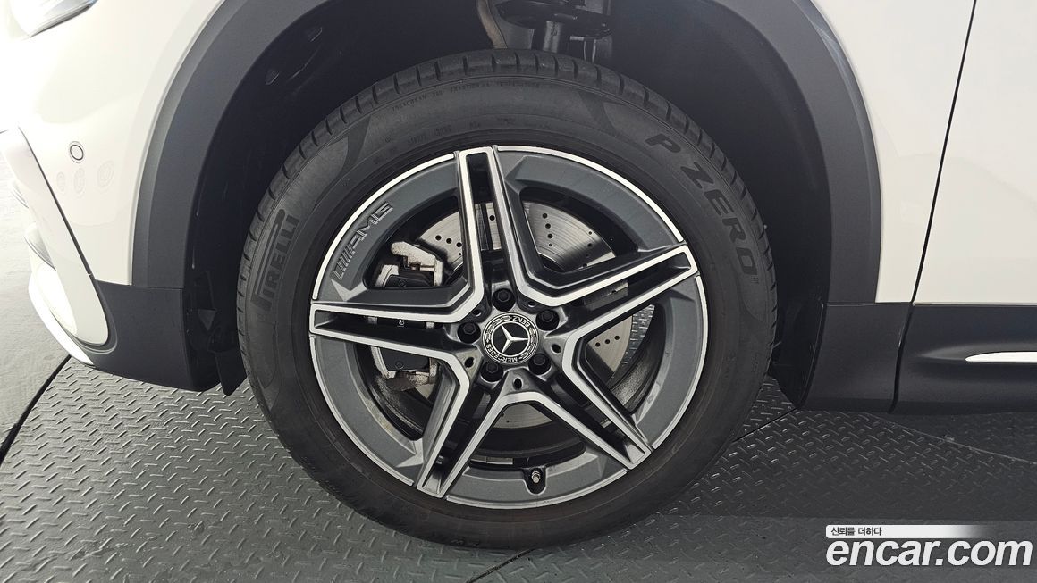 Mercedes-Benz GLB-Class 2025