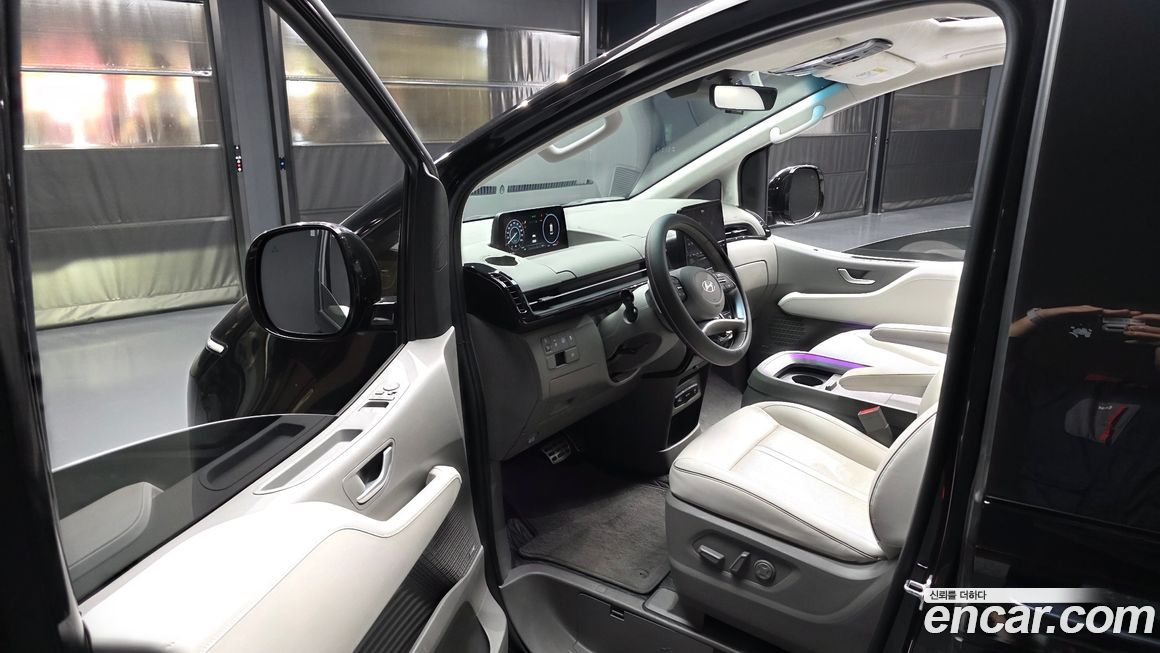 Hyundai Staria 2025