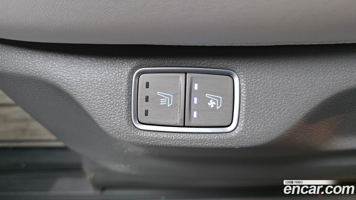 Hyundai Staria 2025