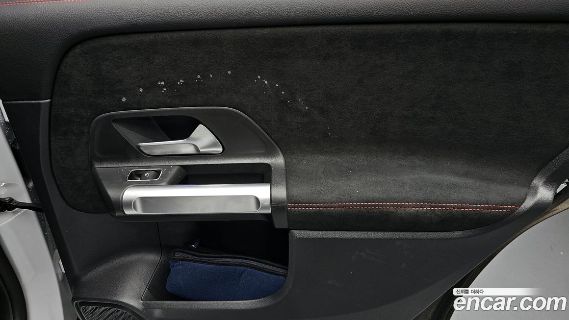 Mercedes-Benz GLB-Class 2023