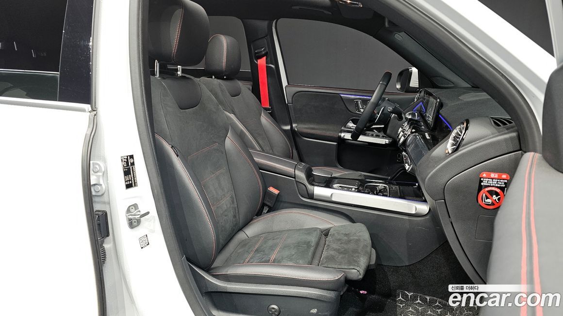 Mercedes-Benz GLB-Class 2023