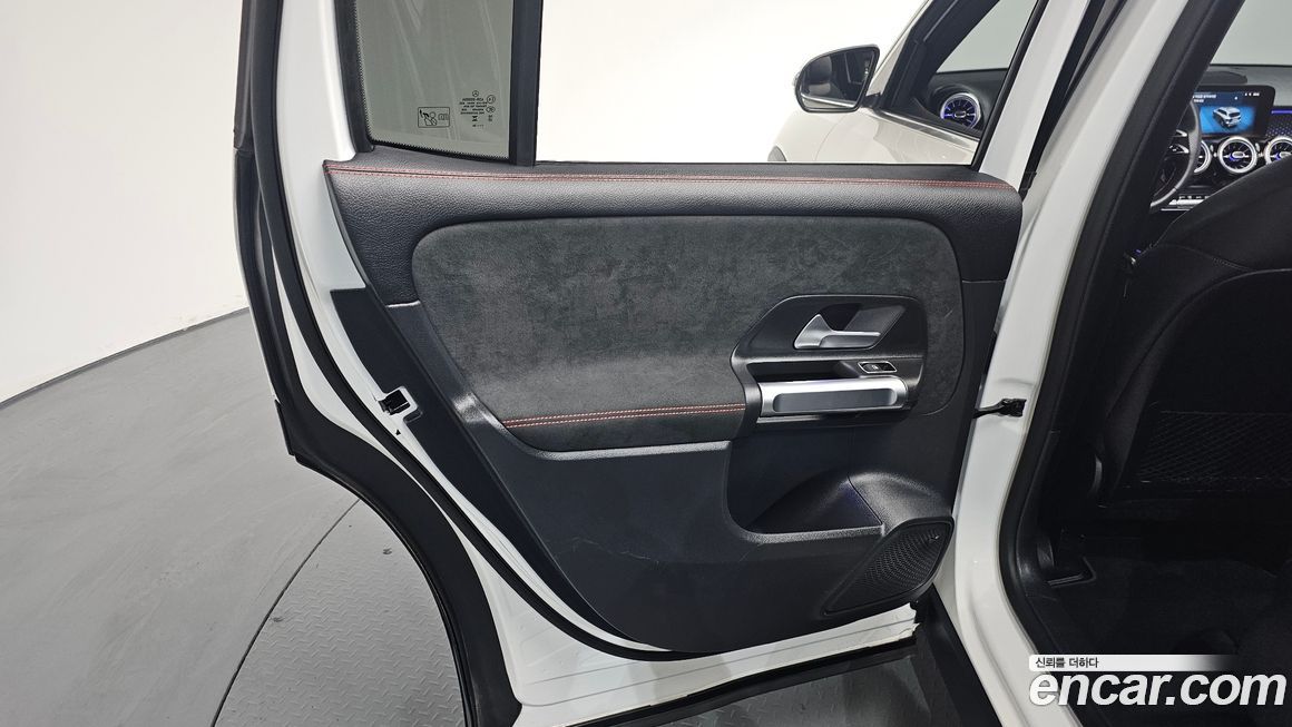 Mercedes-Benz GLB-Class 2025