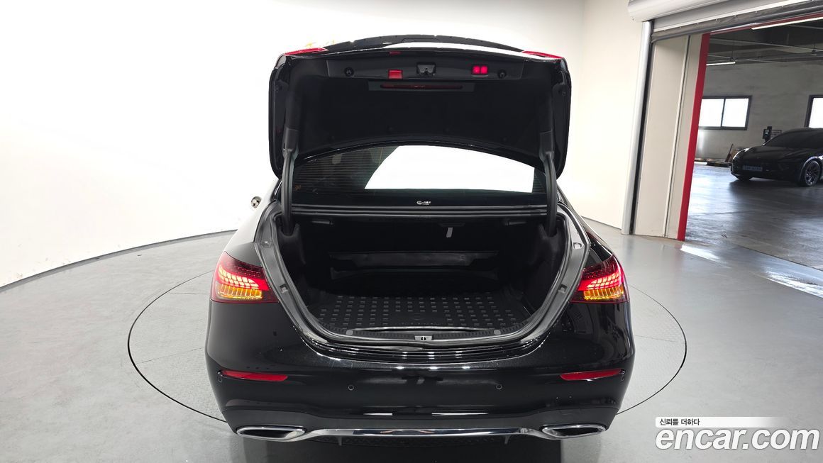 Mercedes-Benz E-Class 2022