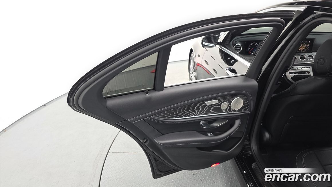 Mercedes-Benz E-Class 2022