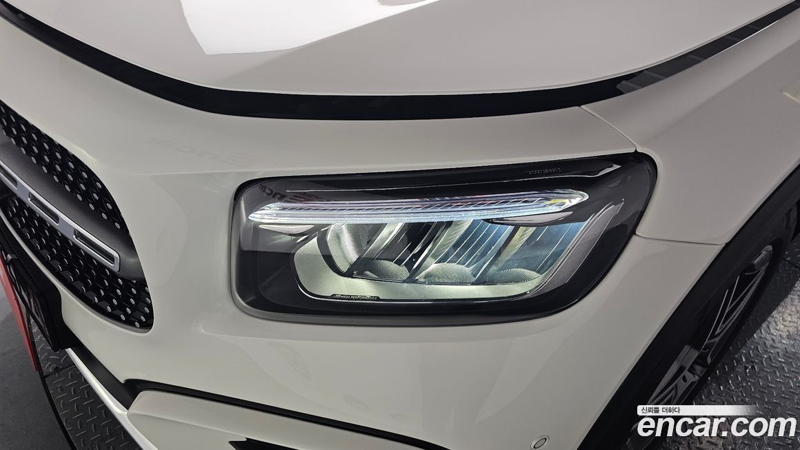 Mercedes-Benz GLB-Class 2025