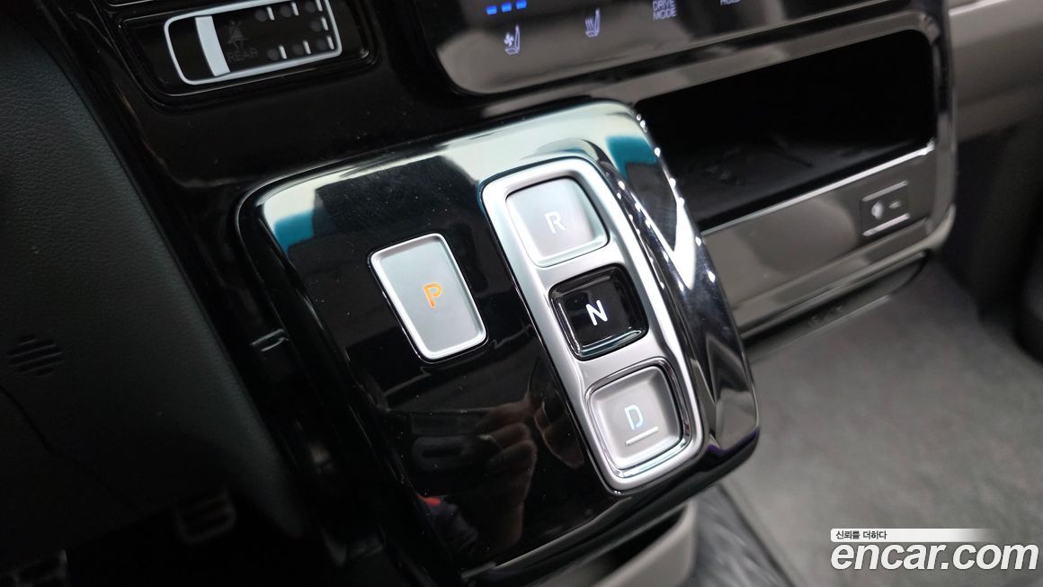Hyundai Staria 2025