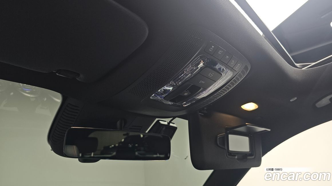 Mercedes-Benz GLB-Class 2025