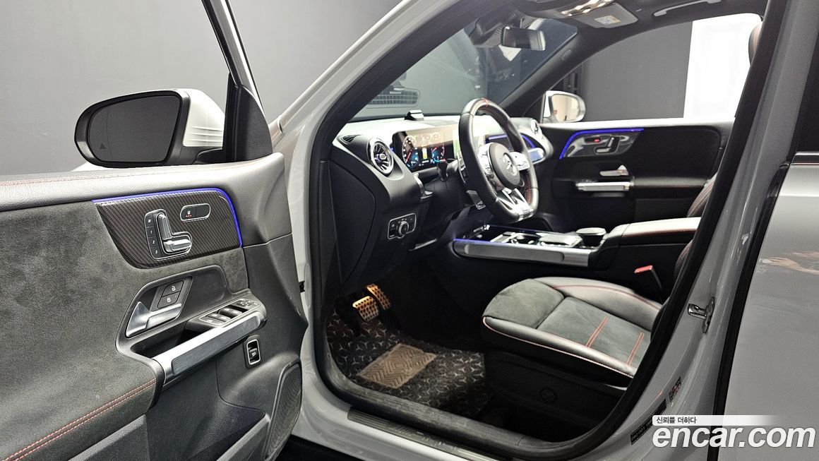 Mercedes-Benz GLB-Class 2023