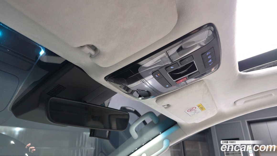 Hyundai Staria 2025