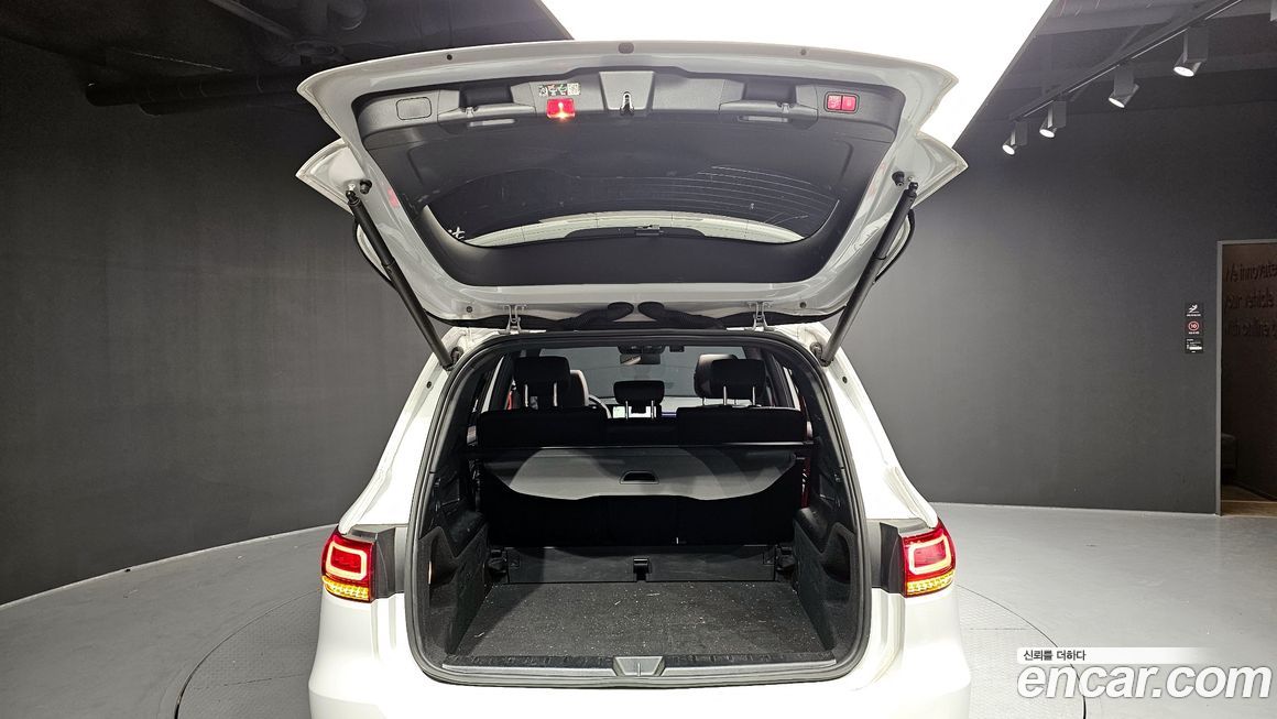 Mercedes-Benz GLB-Class 2023