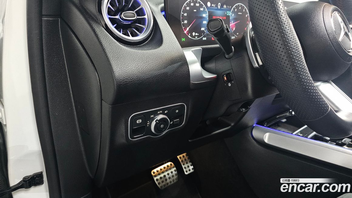 Mercedes-Benz GLB-Class 2025