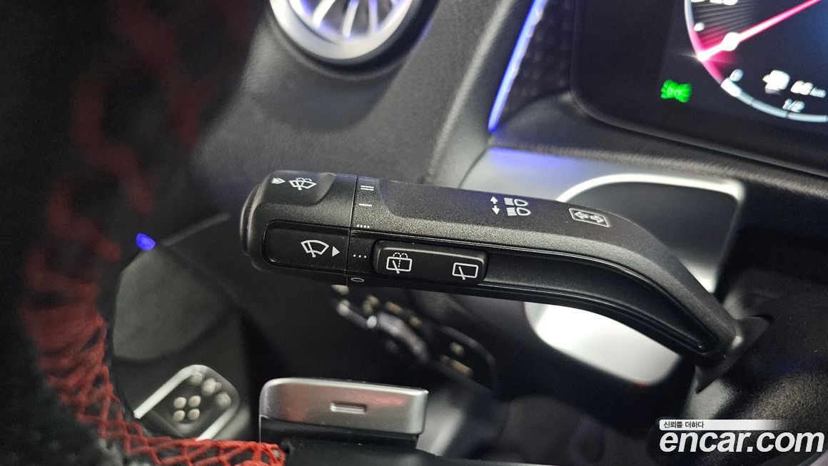 Mercedes-Benz GLB-Class 2025