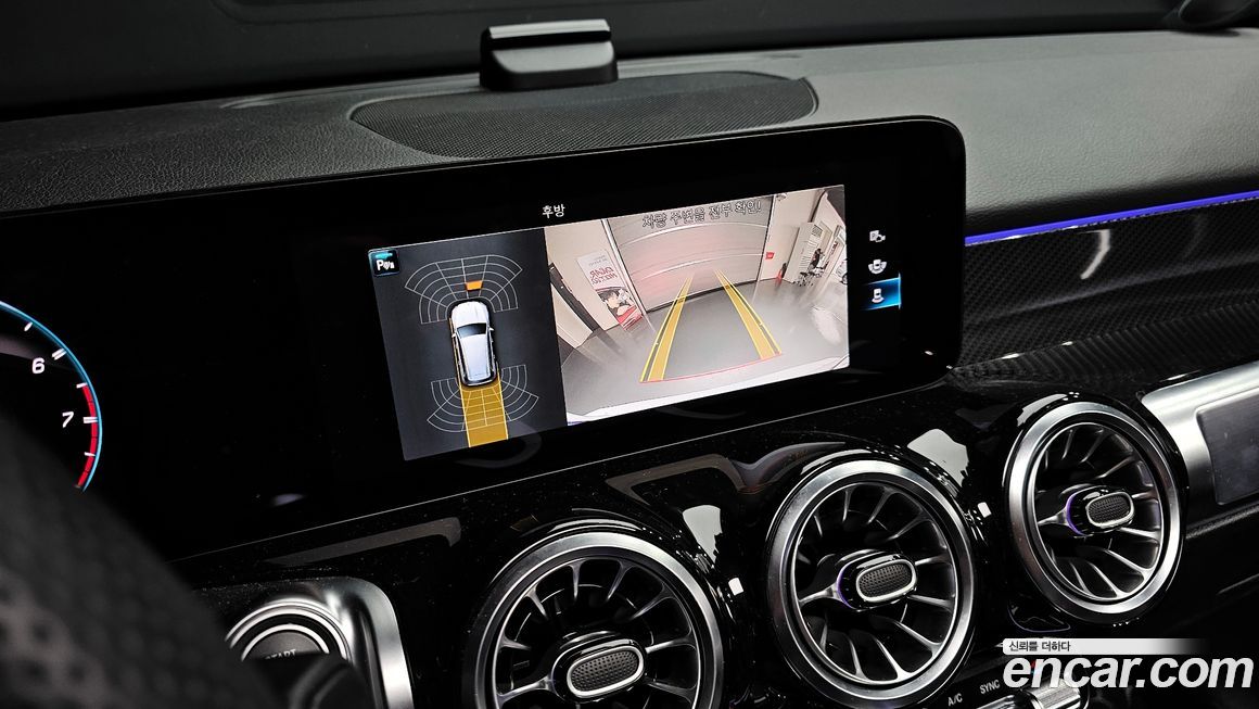 Mercedes-Benz GLB-Class 2023