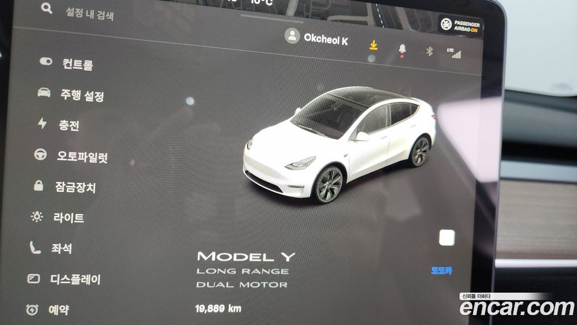 Tesla Model Y 2024