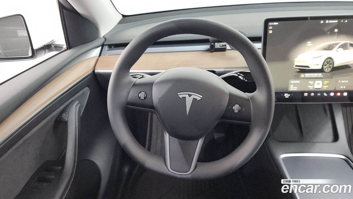 Tesla Model Y 2024