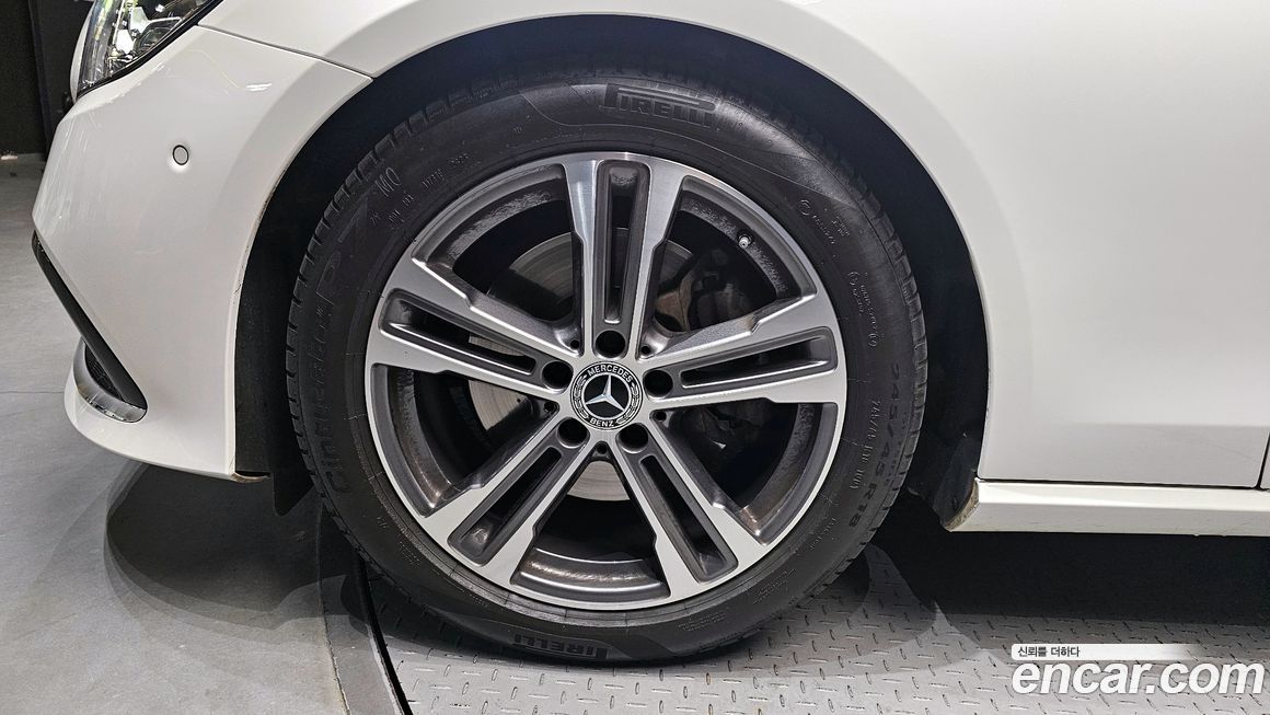 Mercedes-Benz E-Class 2023