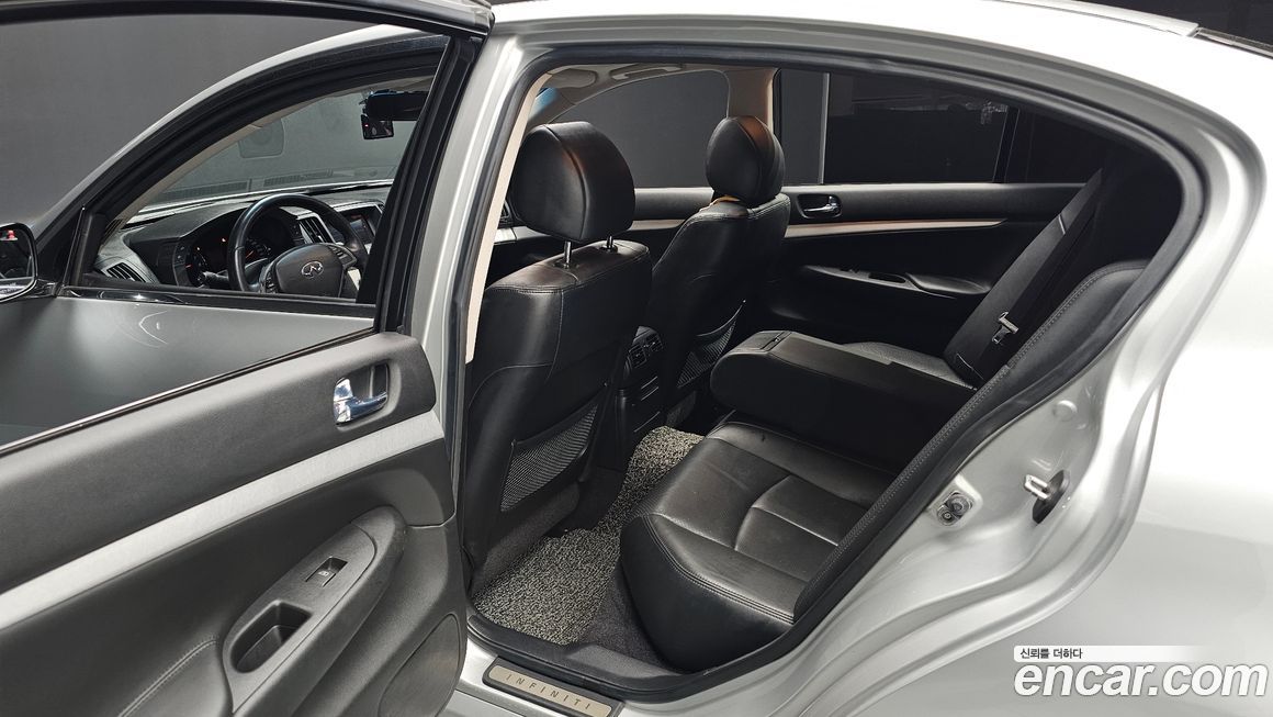 Infiniti G 2009