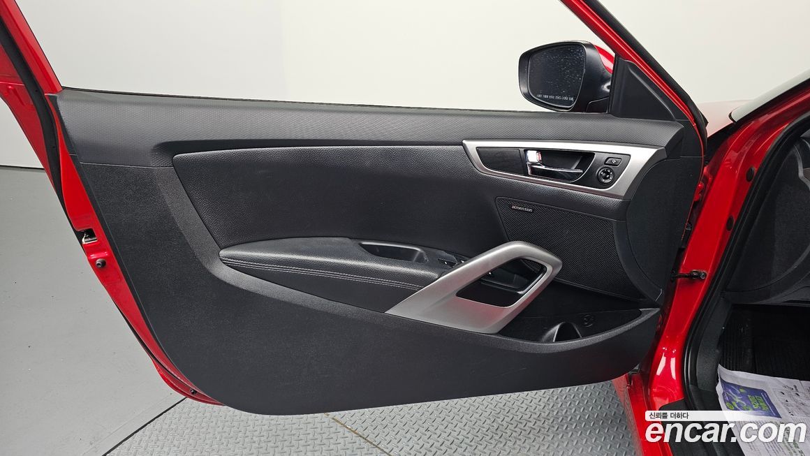 Hyundai Veloster 2012