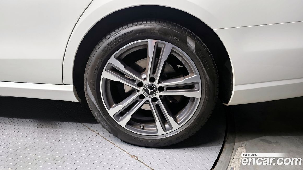 Mercedes-Benz E-Class 2023