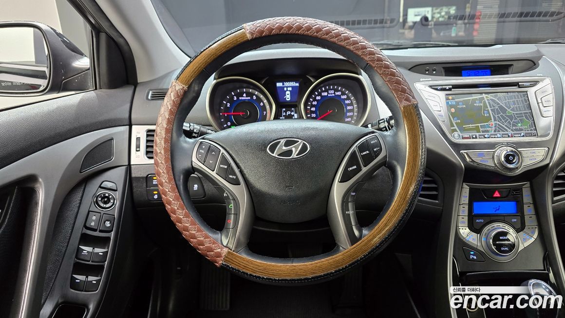 Hyundai AVANTE 2013