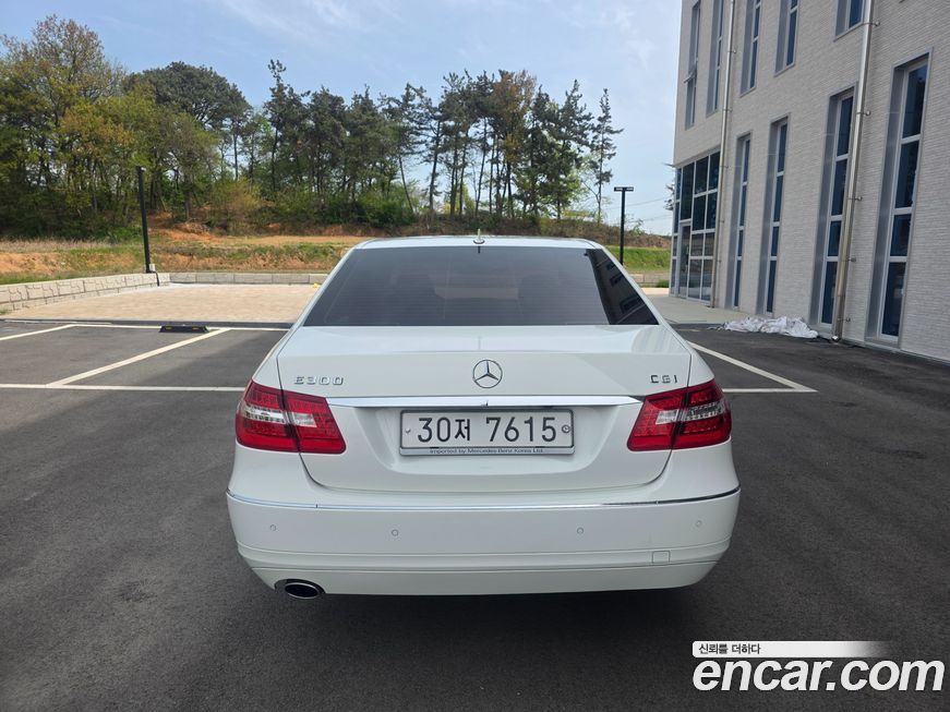 Mercedes-Benz E-Class 2010