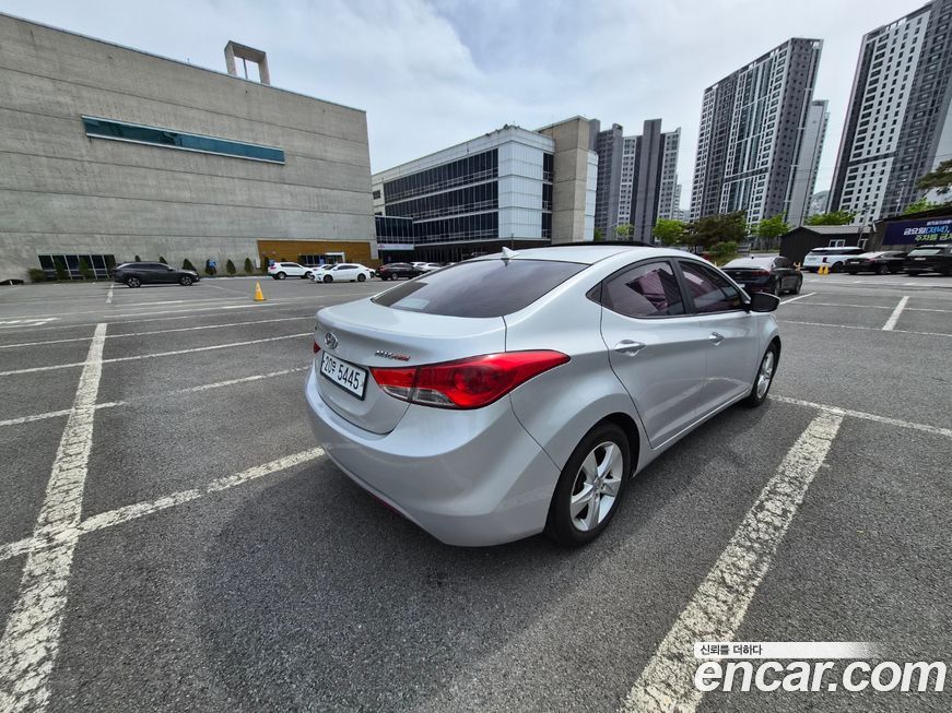 Hyundai AVANTE 2012