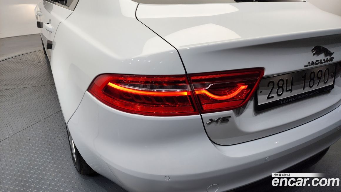 Jaguar XE 2018