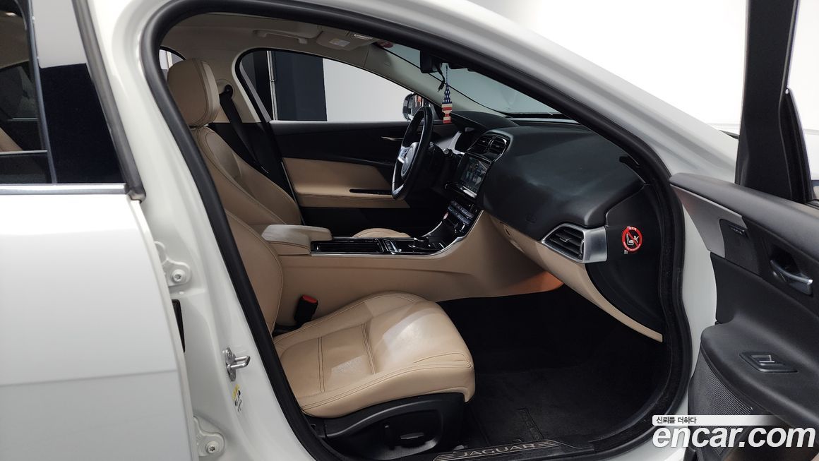 Jaguar XE 2018