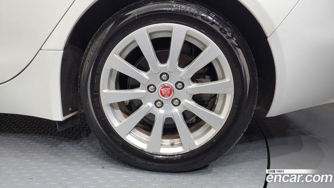 Jaguar XE 2018