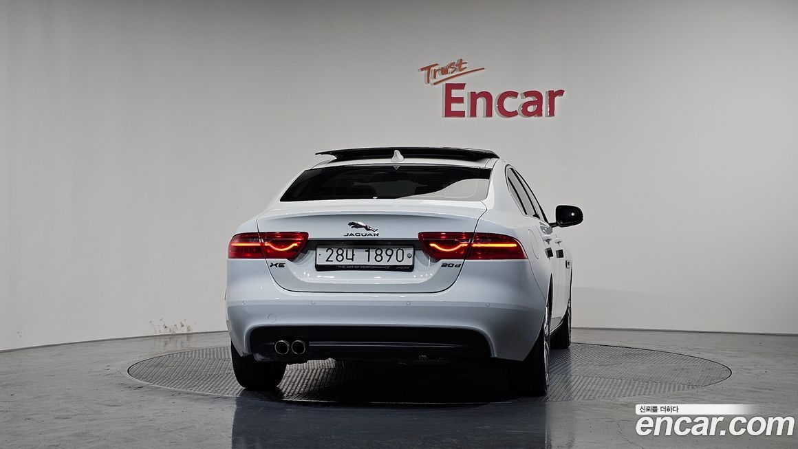 Jaguar XE 2018