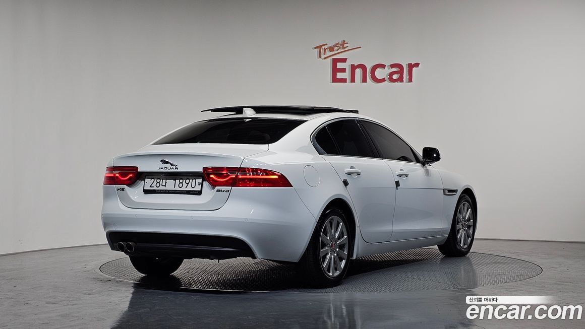Jaguar XE 2018