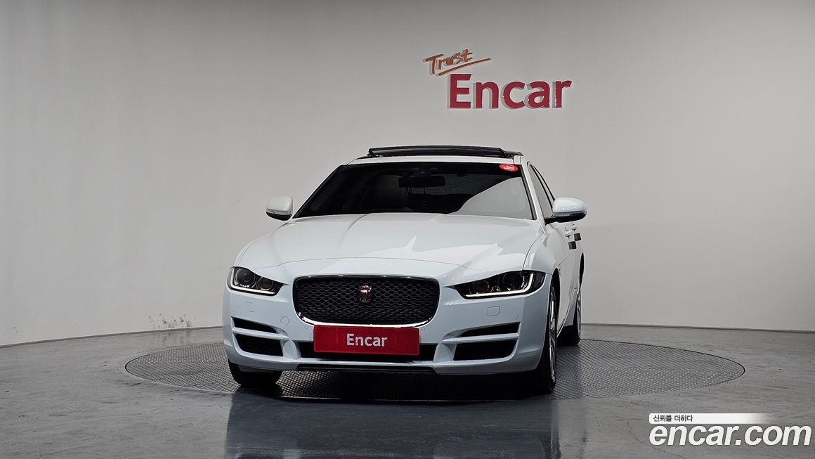 Jaguar XE 2018